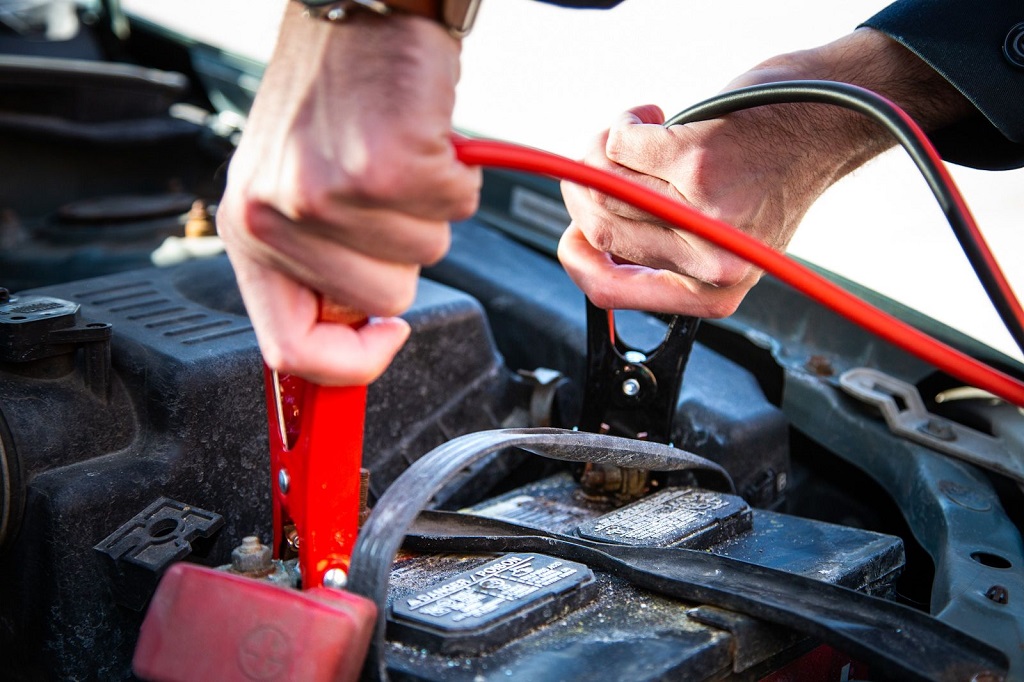 How do you know if your car battery needs to be charged or replaced